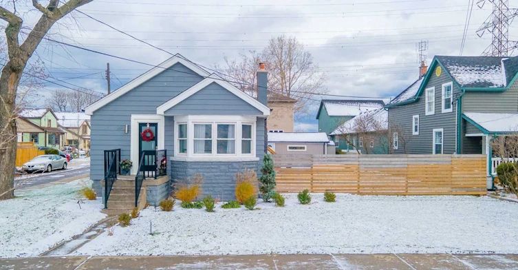 Main-361 Beach Boulevard W, Hamilton, ON, L8H 6W4