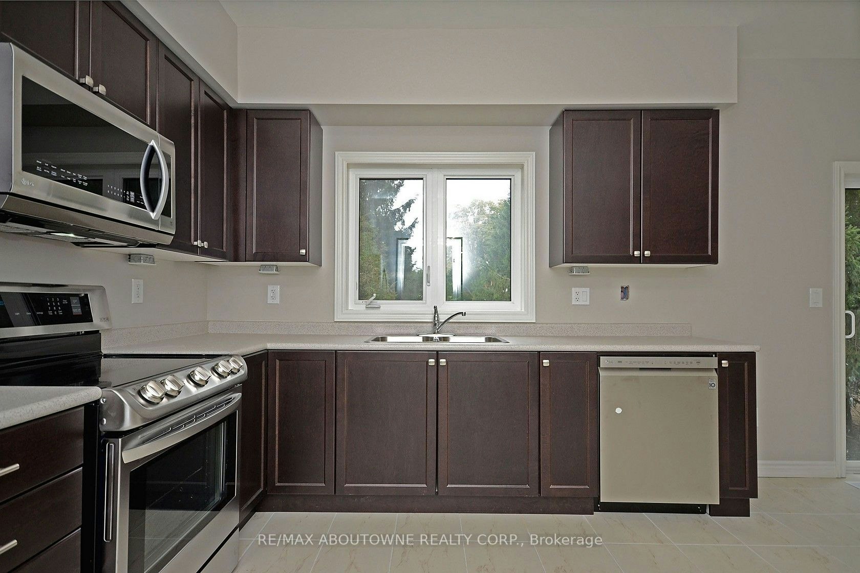 22 Ryan Street, Centre Wellington, ON, N1M 0C9 - 24