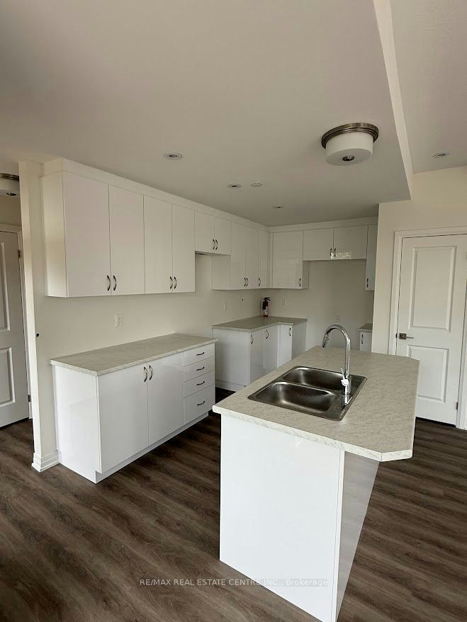 933 North Waterdown Drive, Hamilton, ON, L8B 2B1 - 8