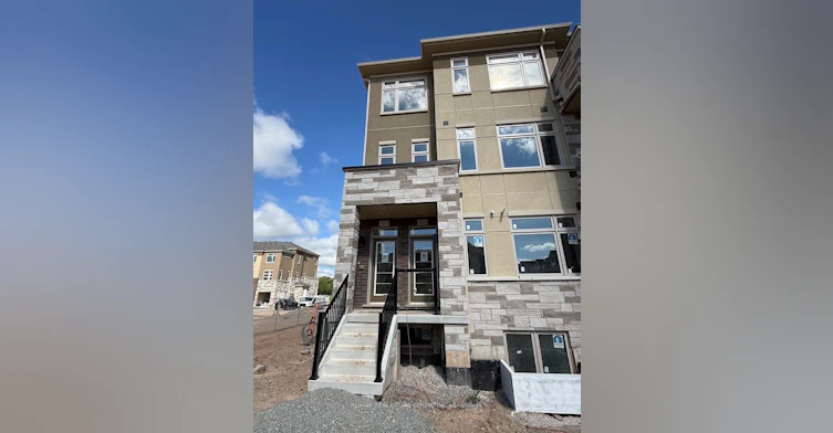 933 North Waterdown Drive, Hamilton, ON, L8B 1W3