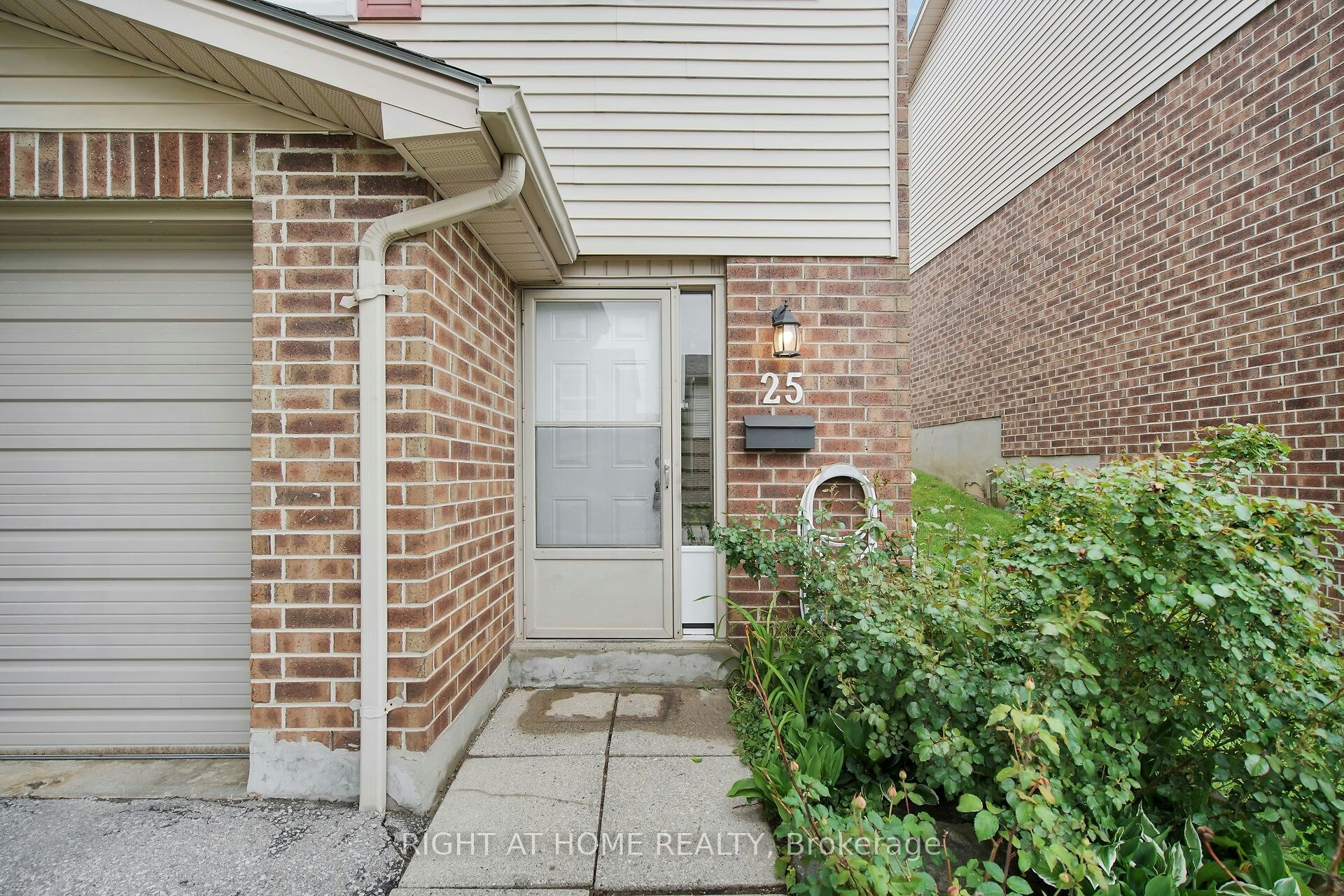 25-450 Pond Mills Road, London, ON, N5Z 4X2 - 4