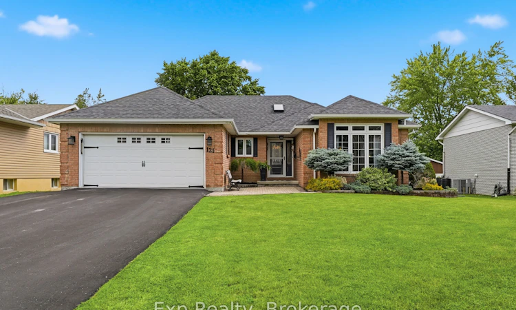 121 Simcoe Street