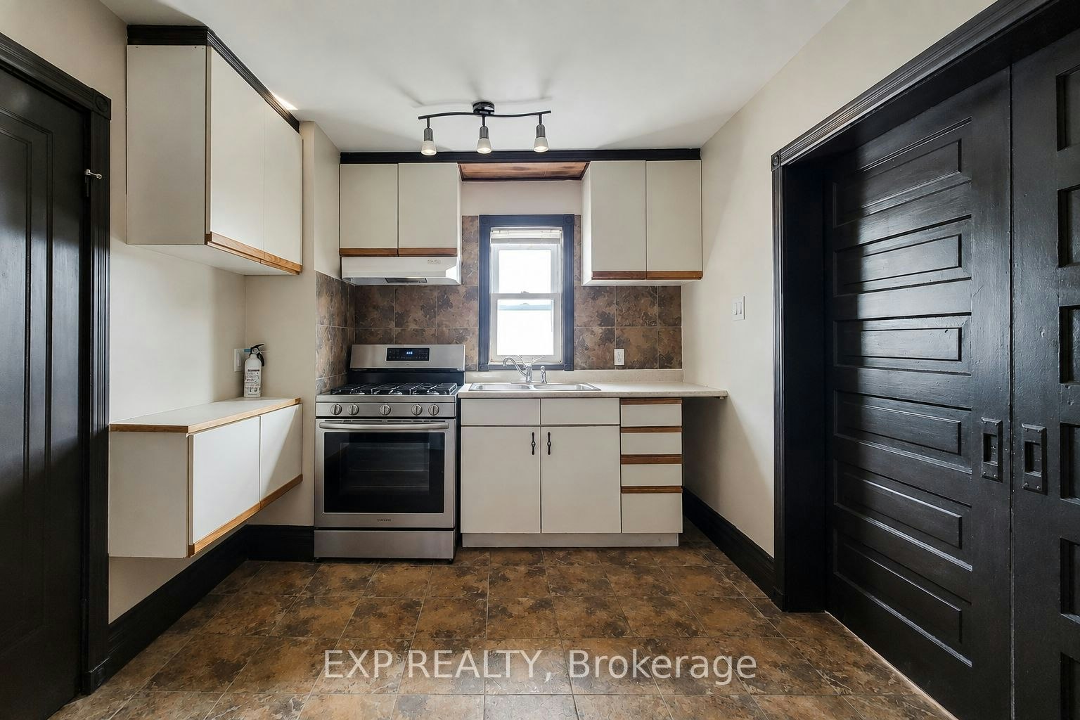 Upper-6133 Prospect Street, Niagara Falls, ON, L2G 1G9 - 9