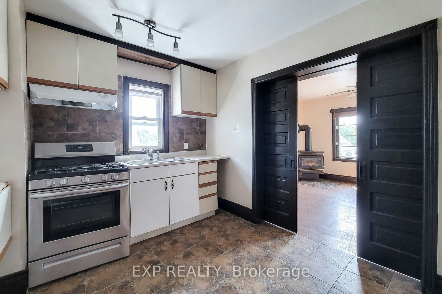 Upper-6133 Prospect Street, Niagara Falls, ON, L2G 1G9 - 8