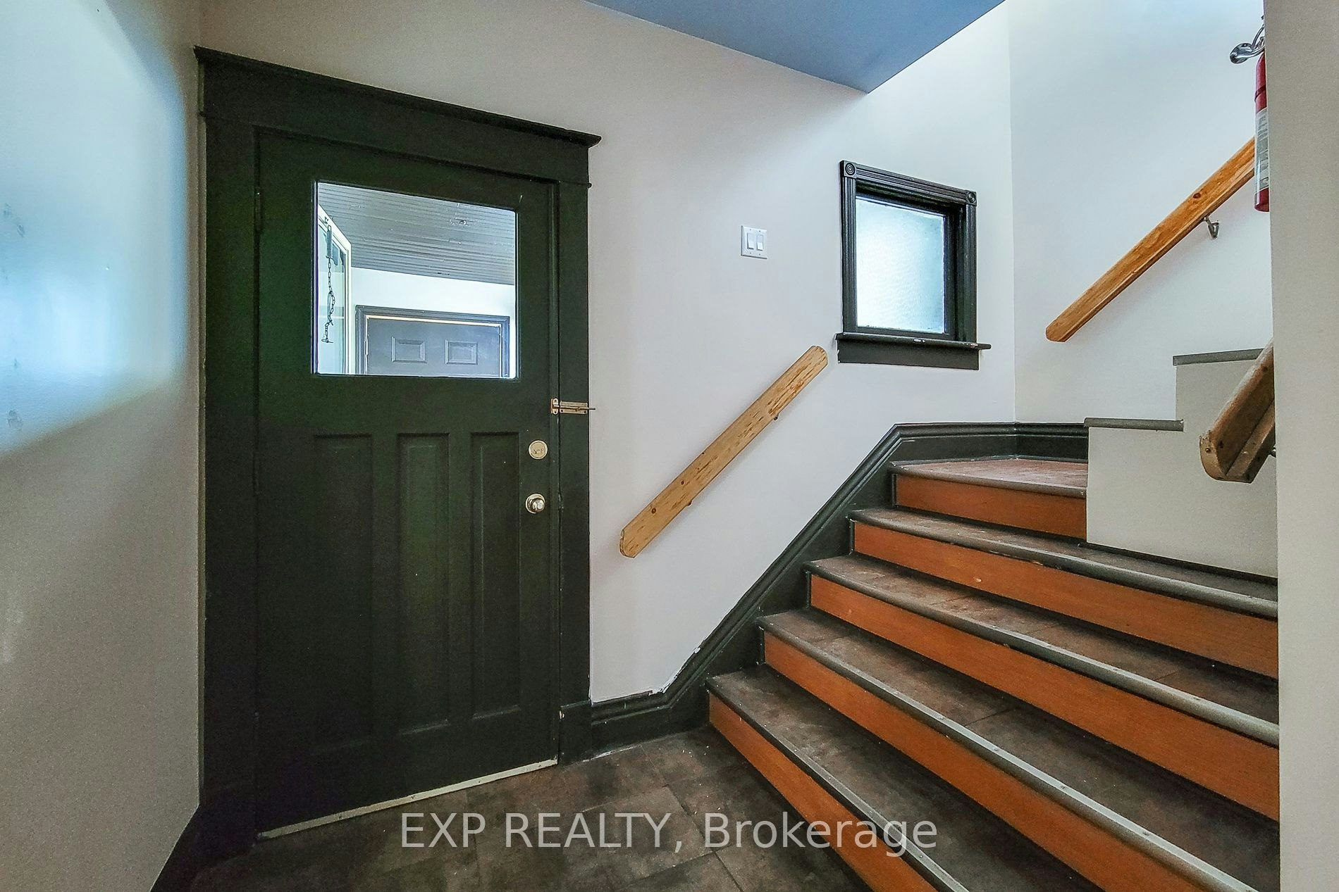 Upper-6133 Prospect Street, Niagara Falls, ON, L2G 1G9 - 2