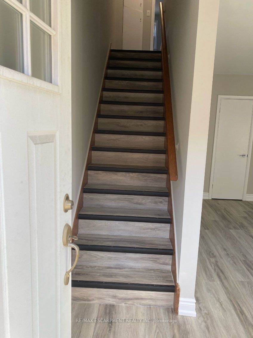 D-424 East 42nd Street, Hamilton, ON, L8T 3A9 - 3