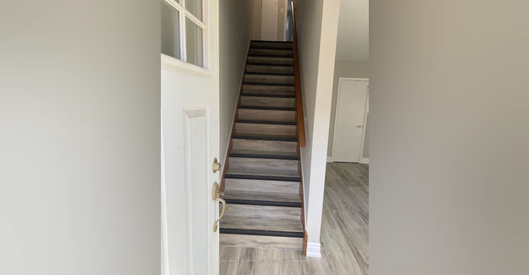 D-424 East 42nd Street, Hamilton, ON, L8T 3A9 - 3