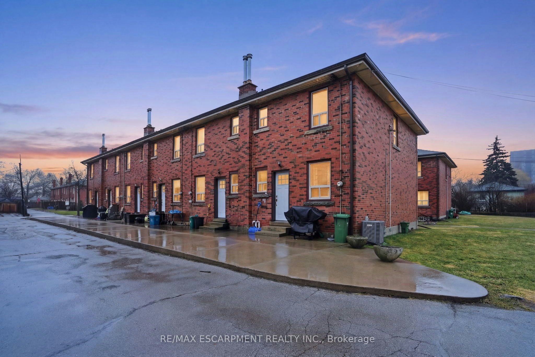 D-424 East 42nd Street, Hamilton, ON, L8T 3A9