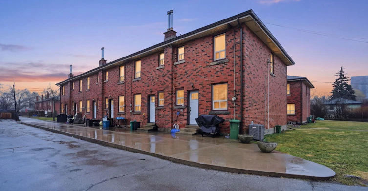 D-424 East 42nd Street, Hamilton, ON, L8T 3A9