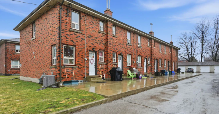 D-424 East 42nd Street, Hamilton, ON, L8T 3A9 - 2