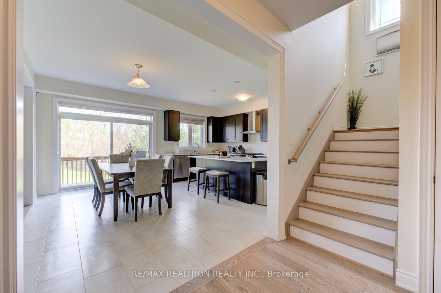 372 Blackburn Drive, Brantford, ON, N3T 5L5 - 6
