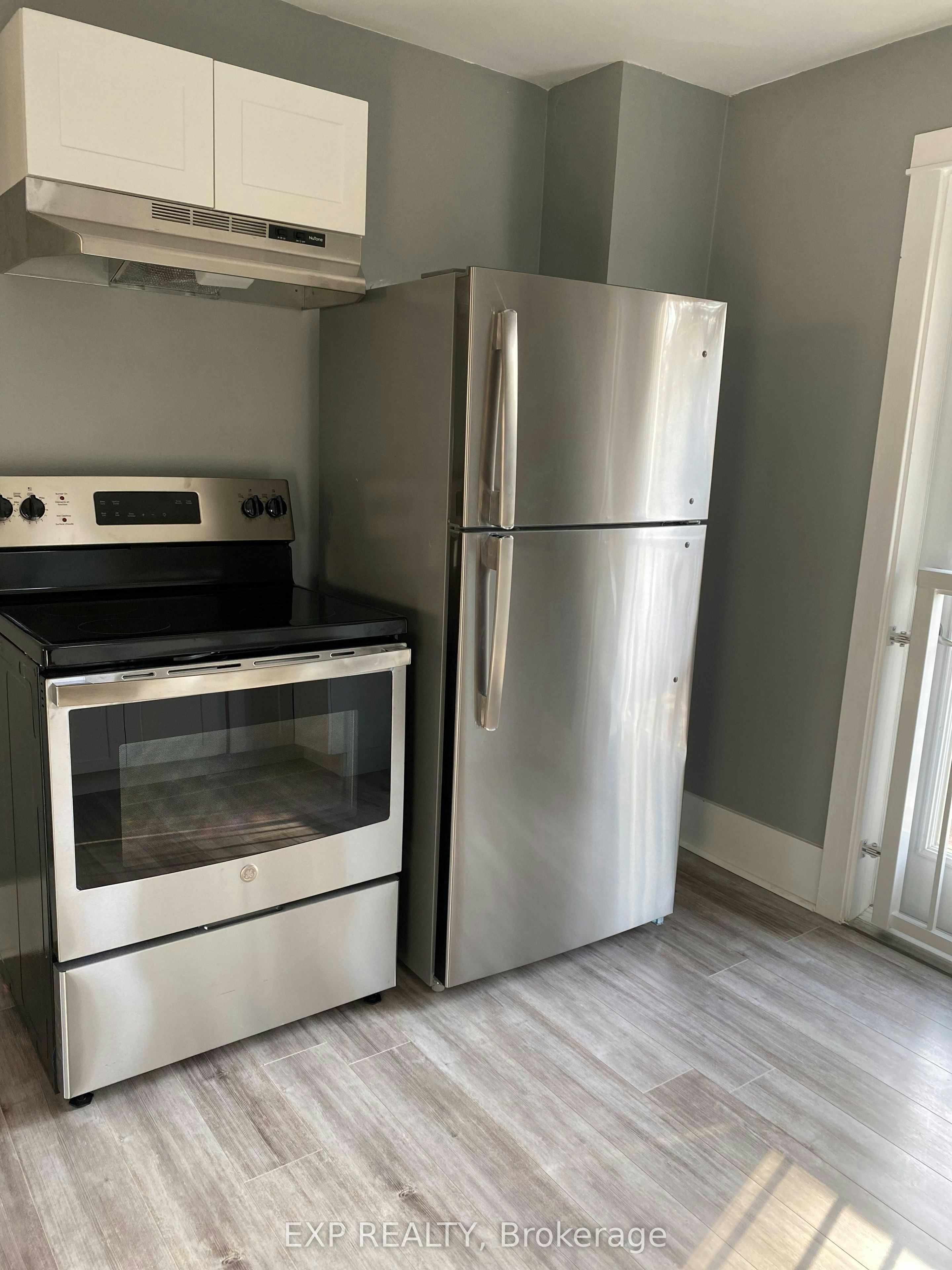 UPPER LEVEL-104 Lowell Avenue, St. Catharines, ON, L2R 2E2 - 10