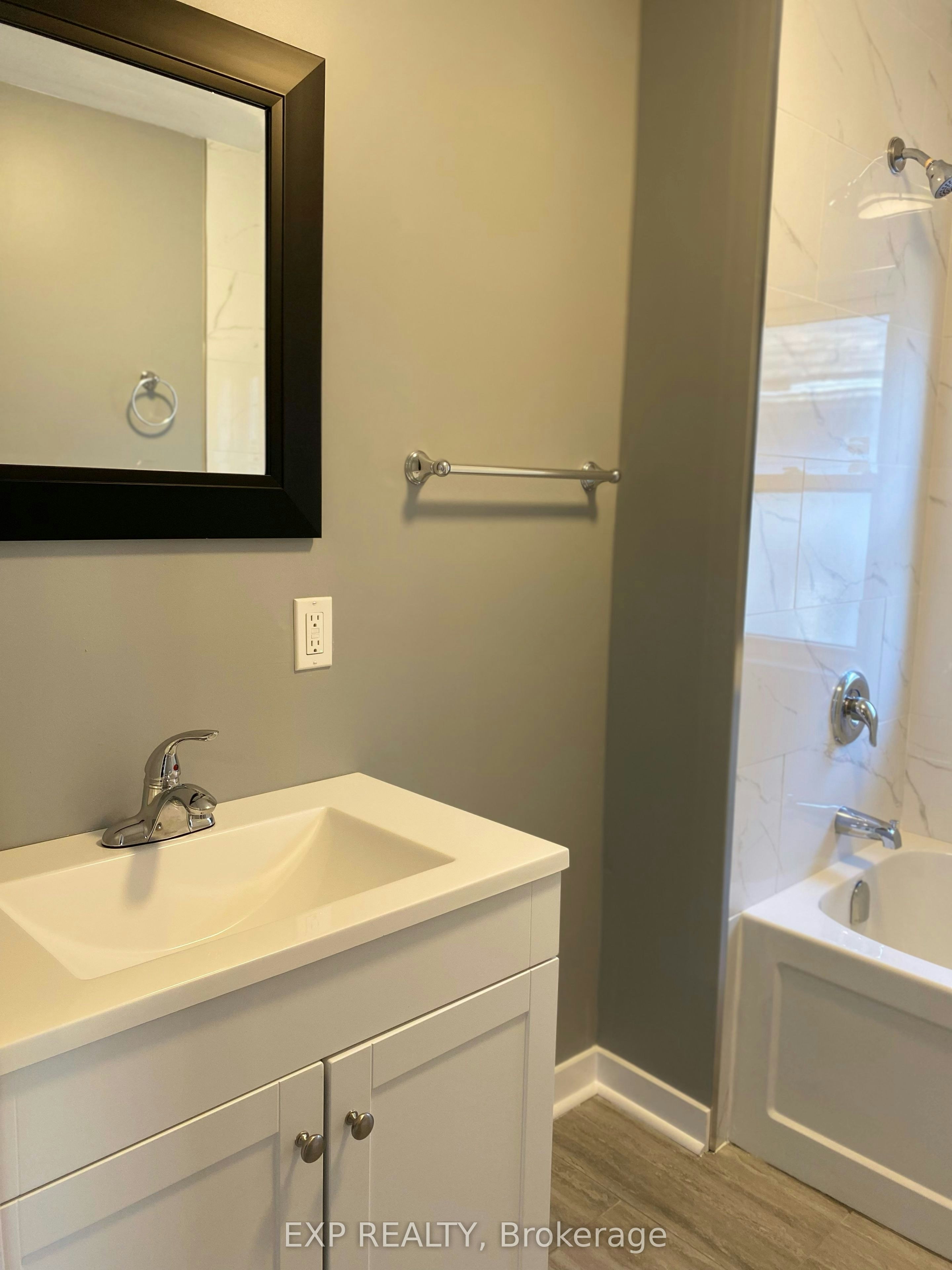 UPPER LEVEL-104 Lowell Avenue, St. Catharines, ON, L2R 2E2 - 12