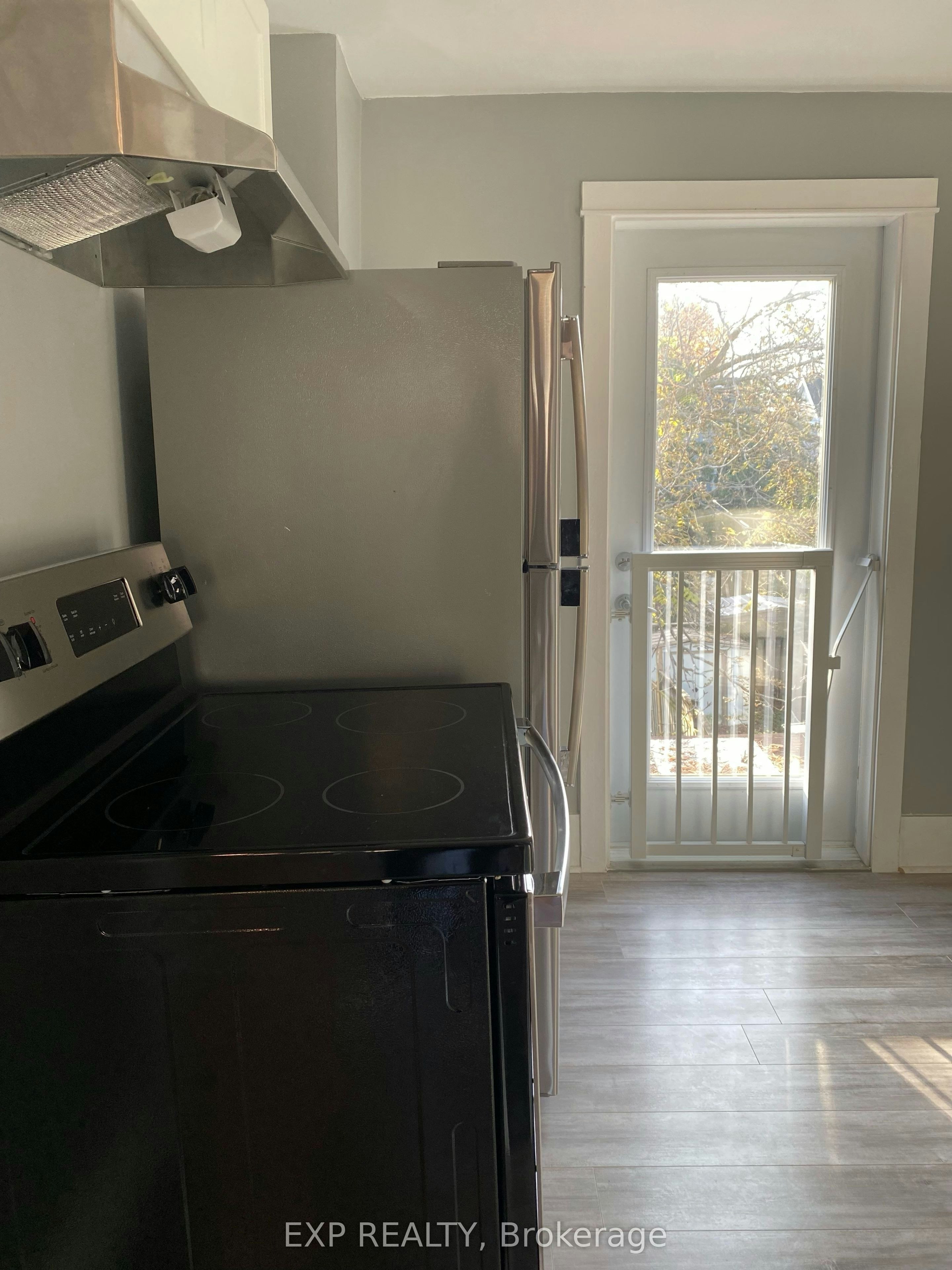 UPPER LEVEL-104 Lowell Avenue, St. Catharines, ON, L2R 2E2 - 9