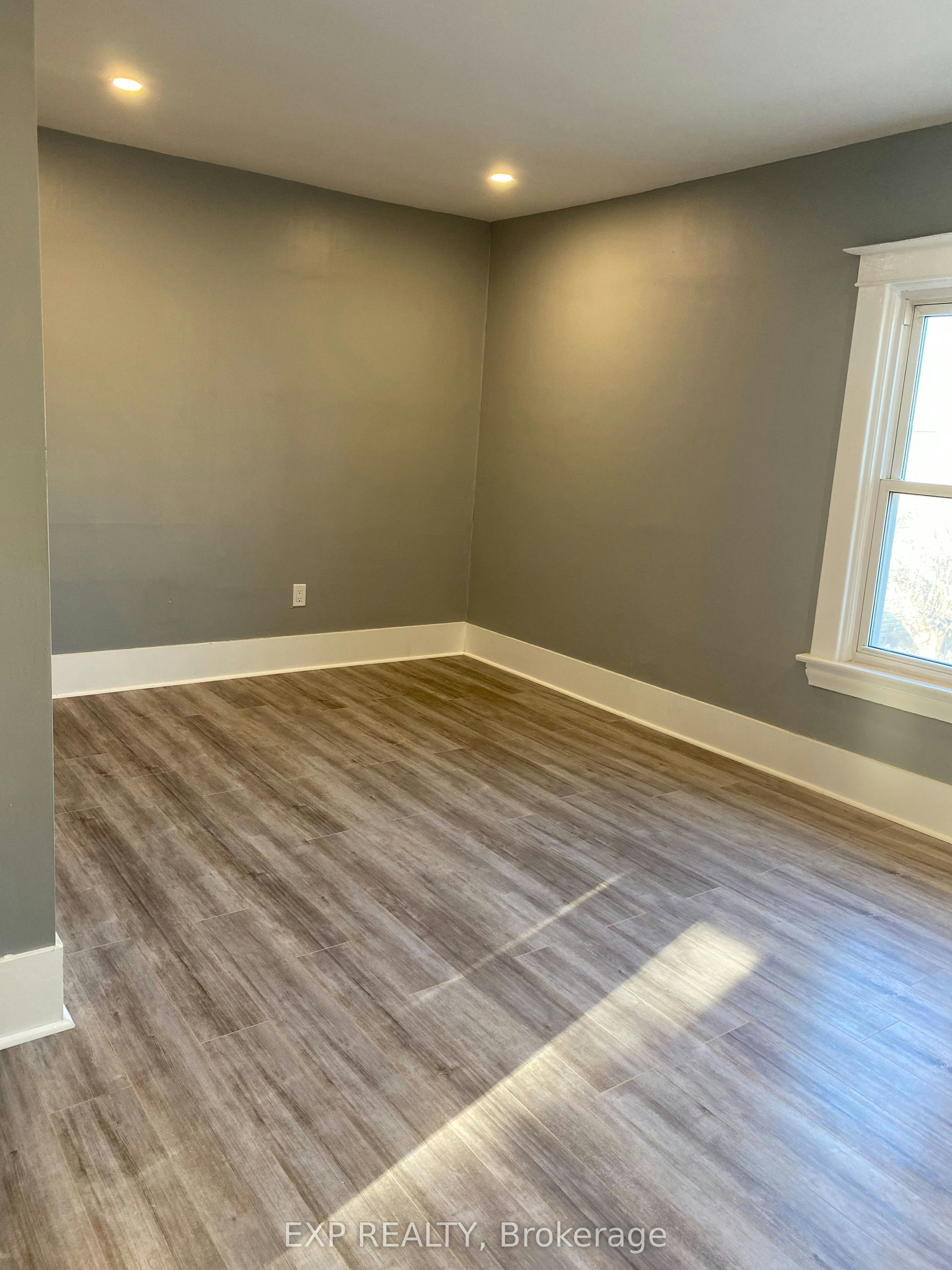 UPPER LEVEL-104 Lowell Avenue, St. Catharines, ON, L2R 2E2 - 6