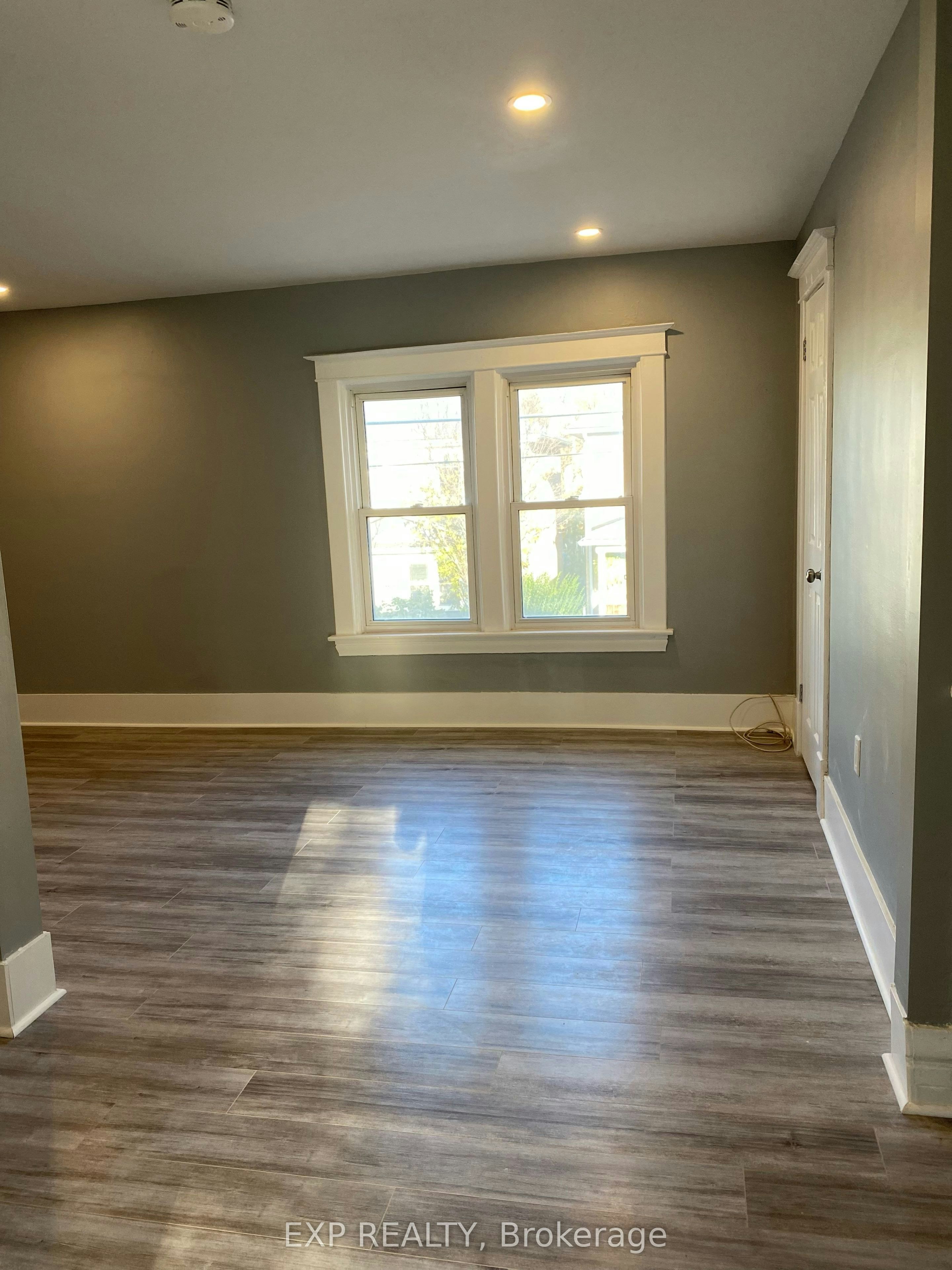 UPPER LEVEL-104 Lowell Avenue, St. Catharines, ON, L2R 2E2 - 4