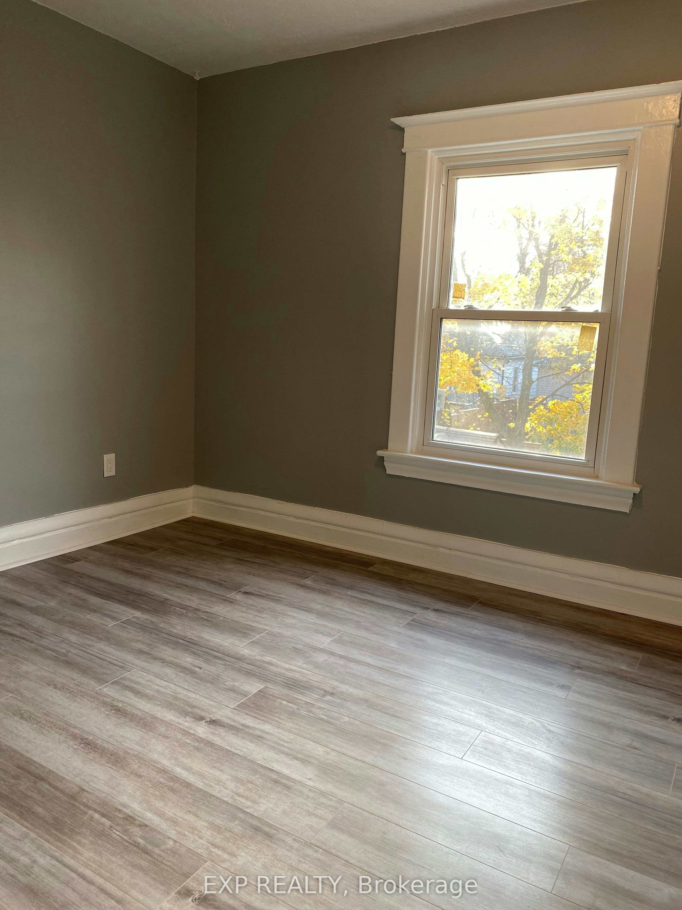 UPPER LEVEL-104 Lowell Avenue, St. Catharines, ON, L2R 2E2 - 5