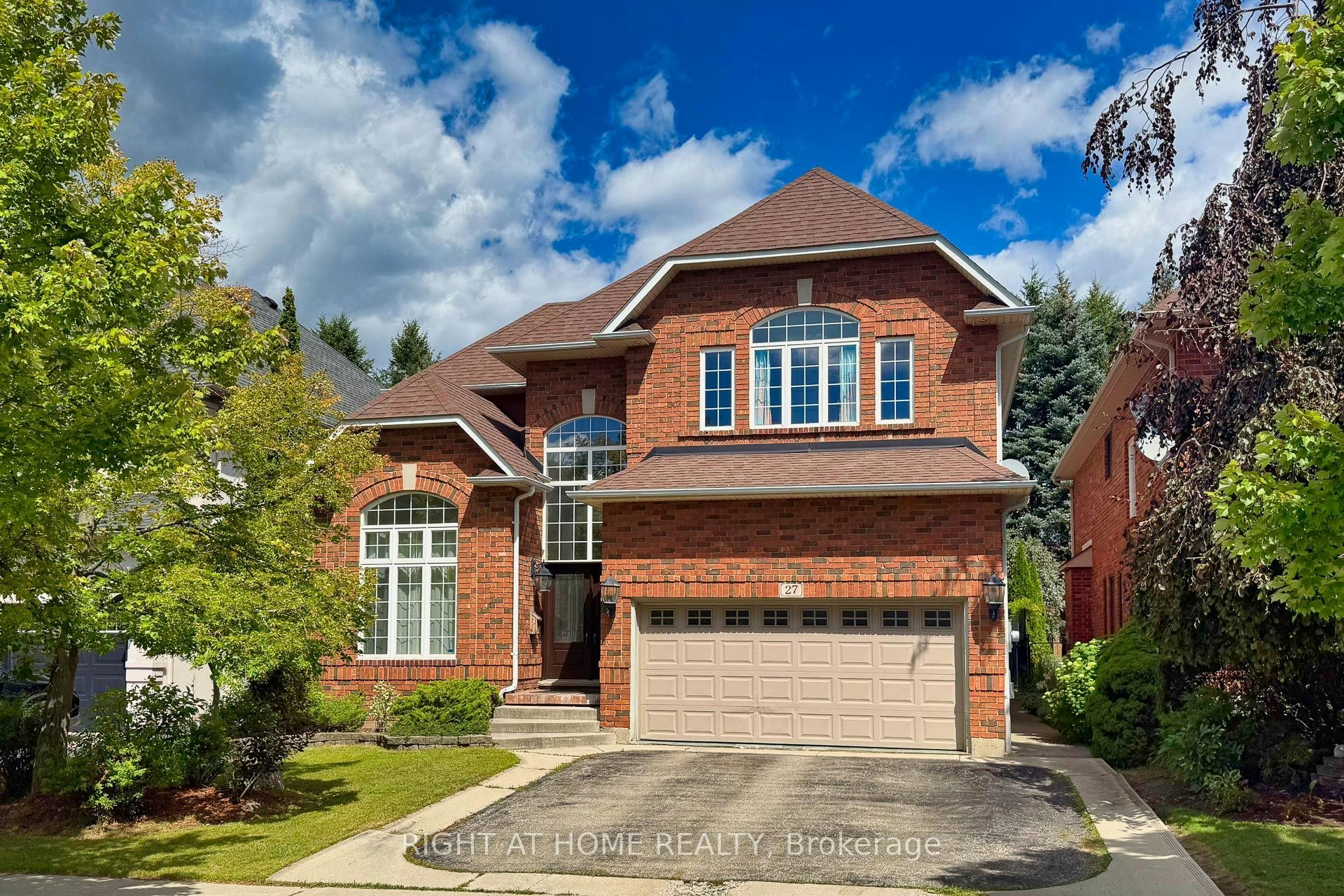 27 Thoroughbred Boulevard, Hamilton, ON, L9K 1L2