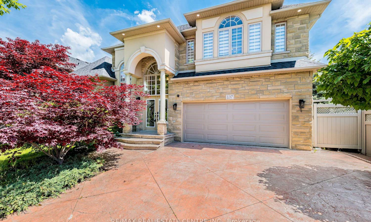 Ancaster-137 Cloverleaf Drive