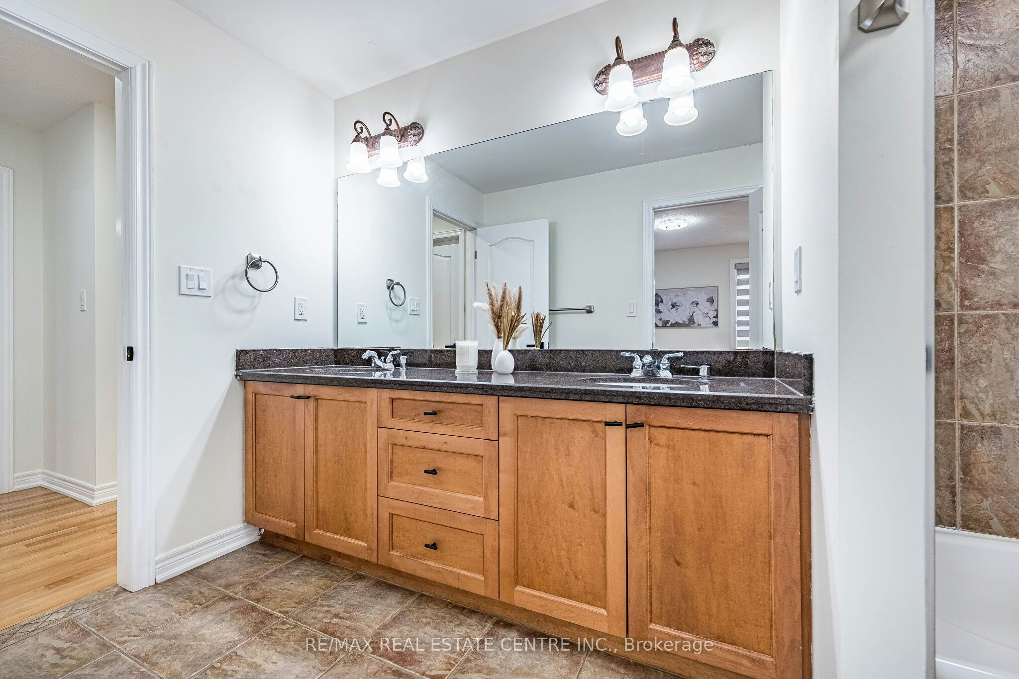 137 Cloverleaf Drive, Hamilton, ON, L9K 1R6 - 43