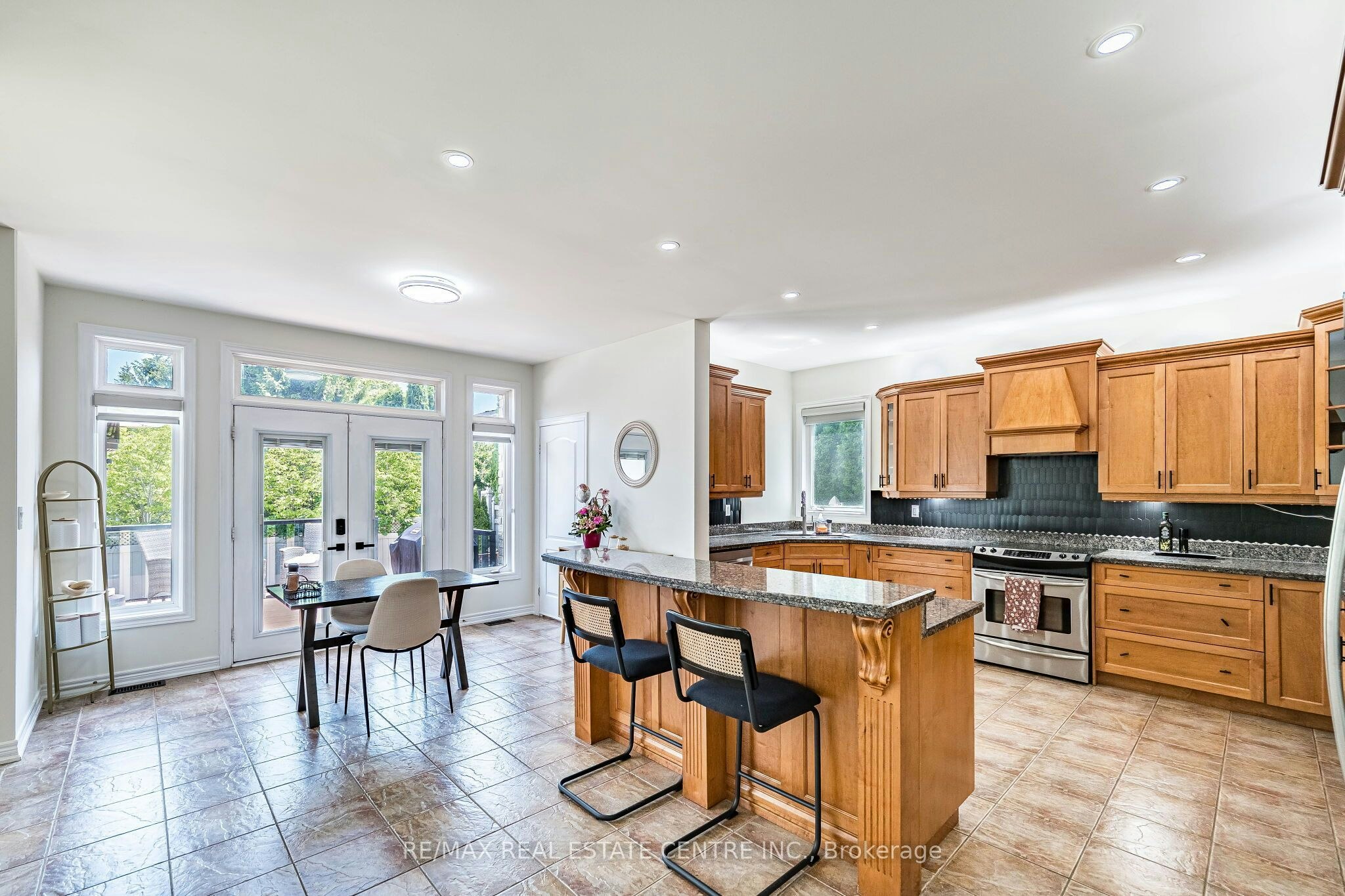 137 Cloverleaf Drive, Hamilton, ON, L9K 1R6 - 13