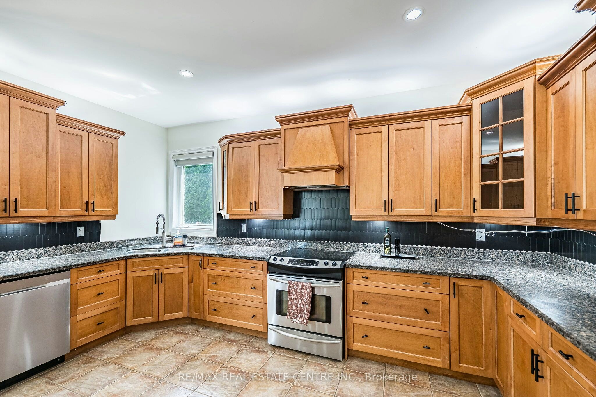 137 Cloverleaf Drive, Hamilton, ON, L9K 1R6 - 17