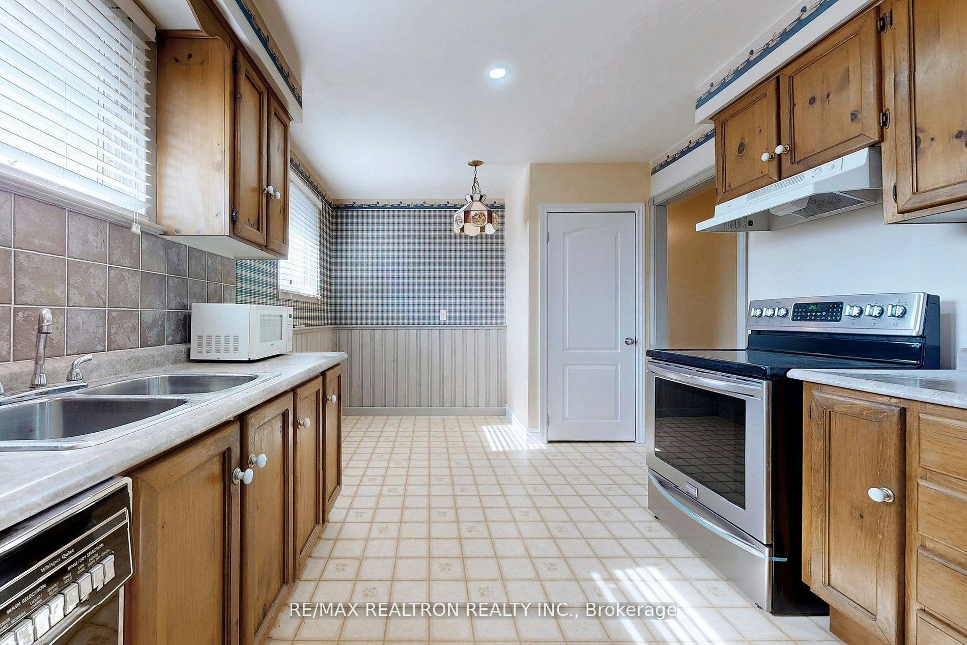43 Odessa Street, Hamilton, ON, L8J 1A3 - 10