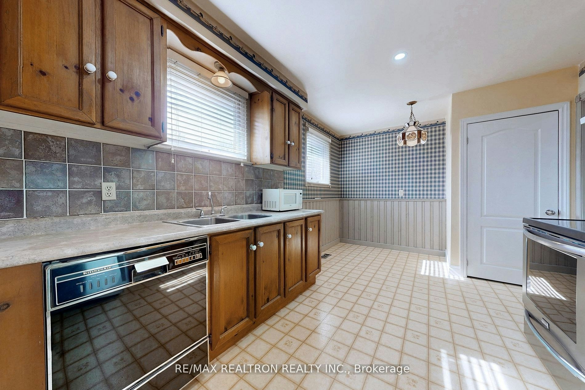 43 Odessa Street, Hamilton, ON, L8J 1A3 - 8