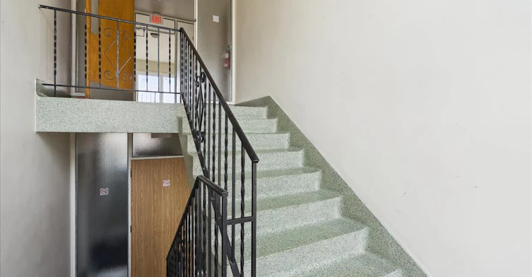 6-291 East 38th Street, Hamilton, ON, L8V 4G2 - 4