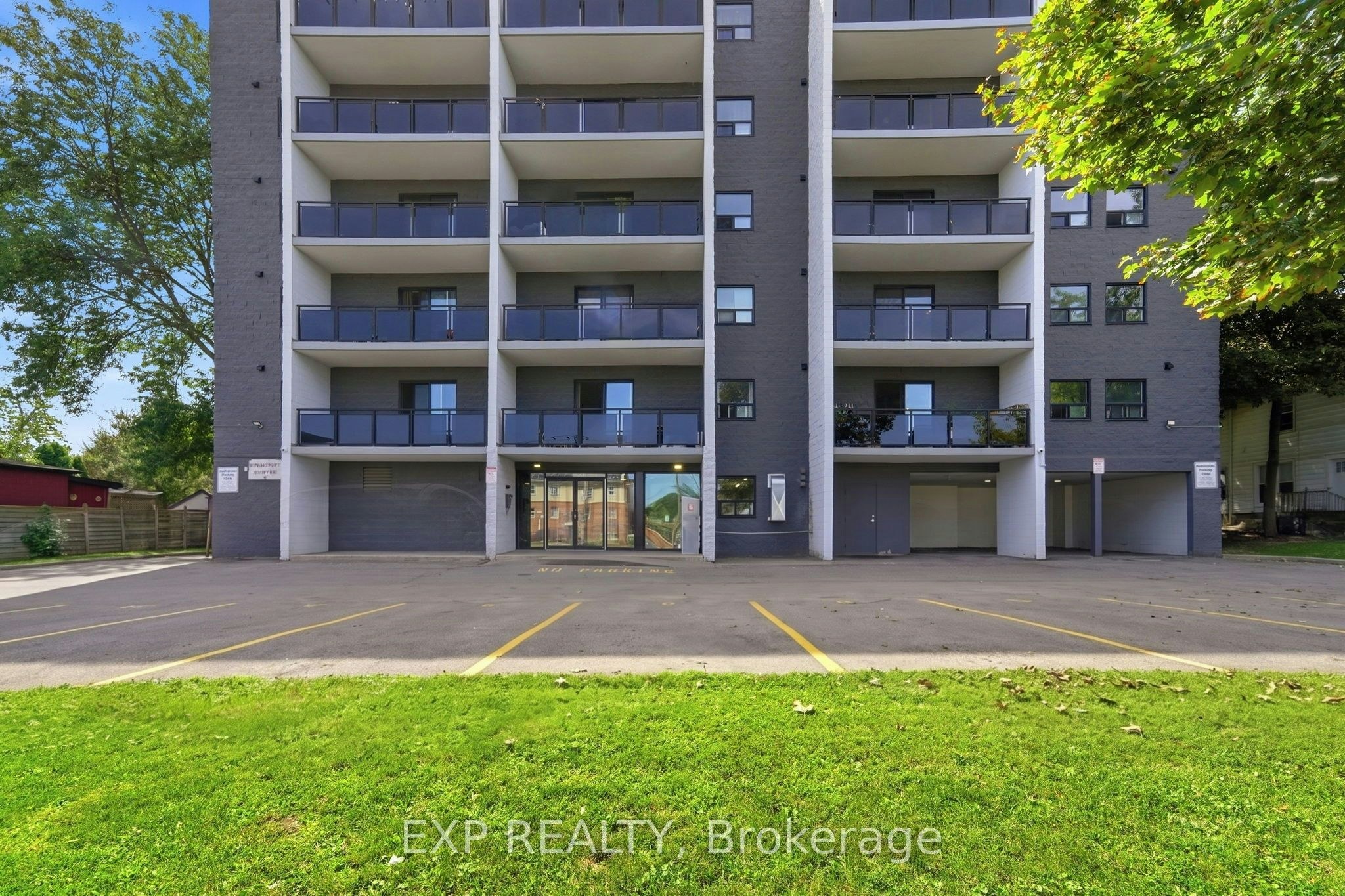 110-4422 Huron Street, Niagara Falls, ON, L2E 7C8 - 12