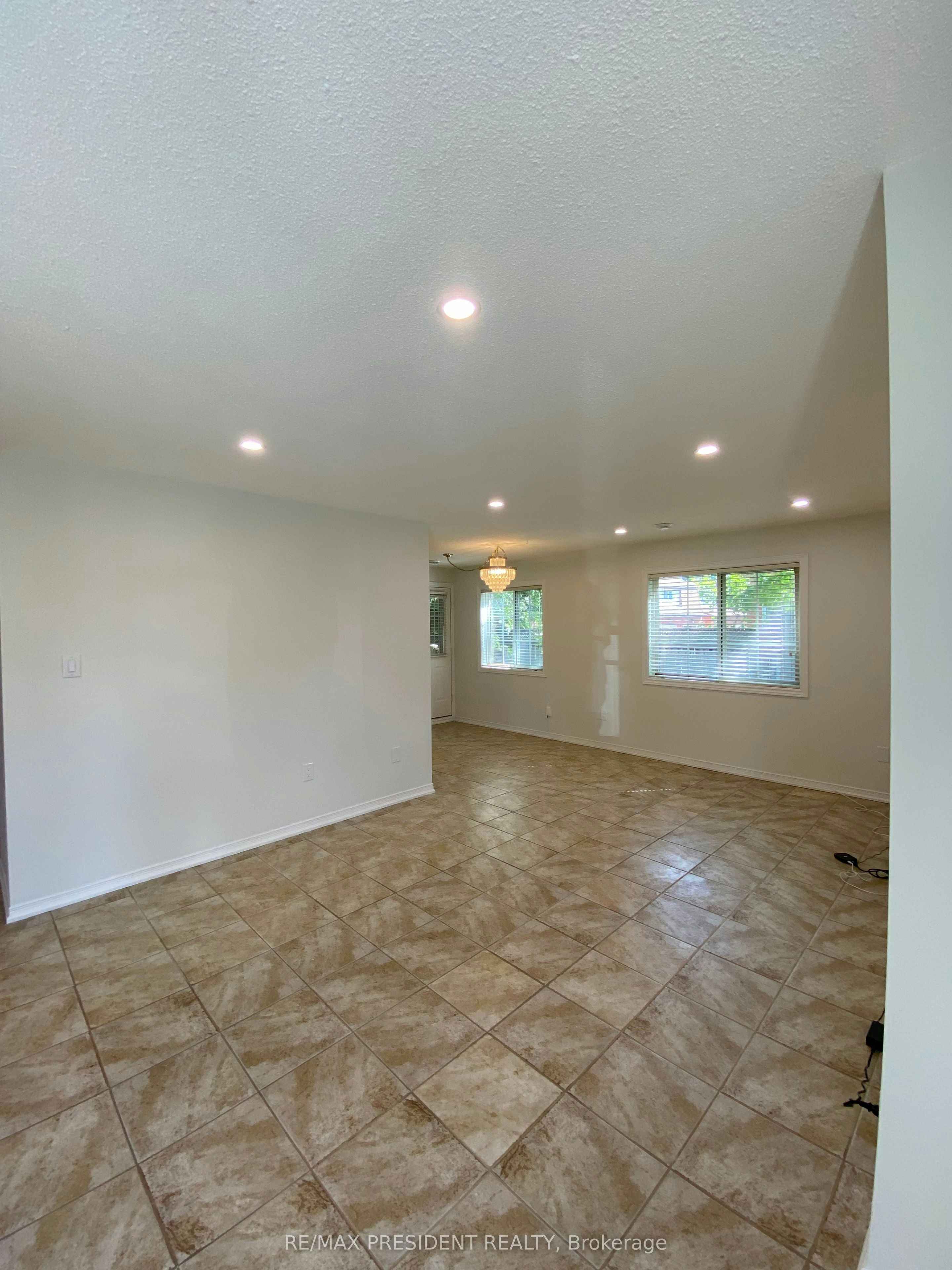 4-897 Stone Church Road E, Hamilton, ON, L8W 1B2 - 2