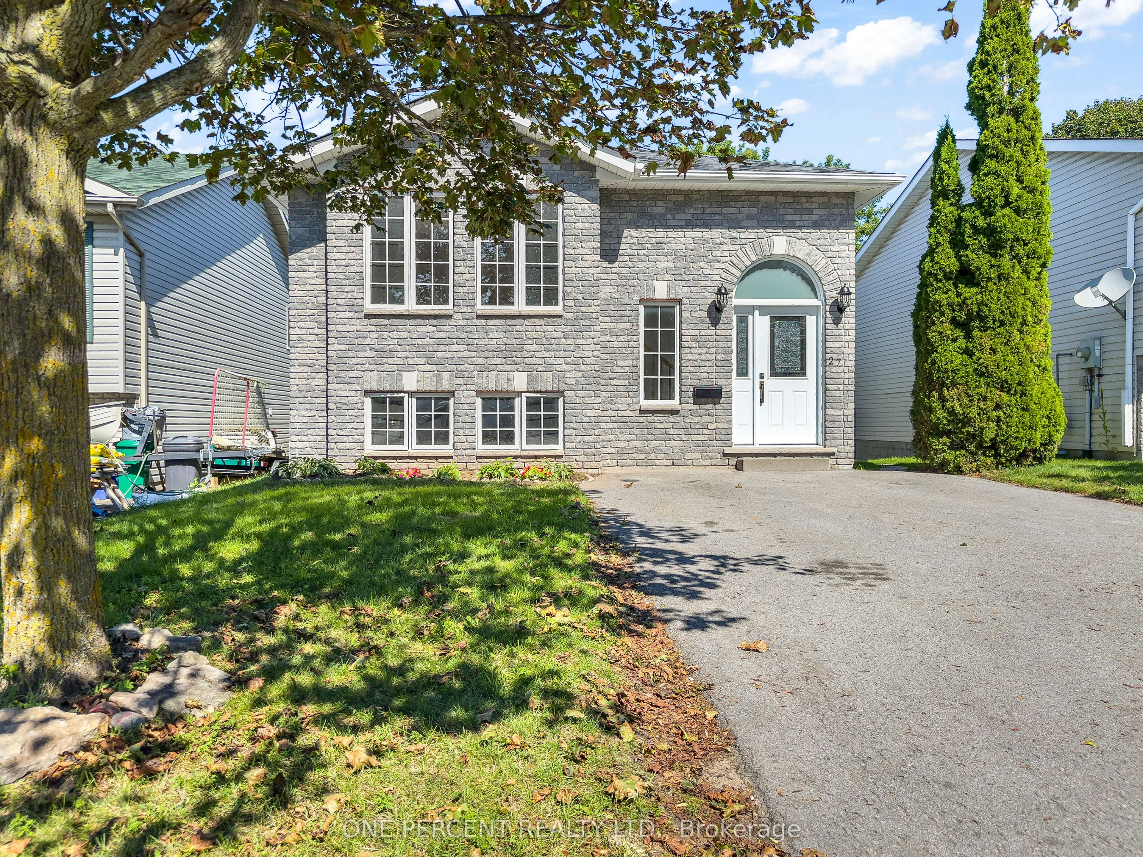 27 Faraday Gardens, Belleville, ON, K8P 5J5