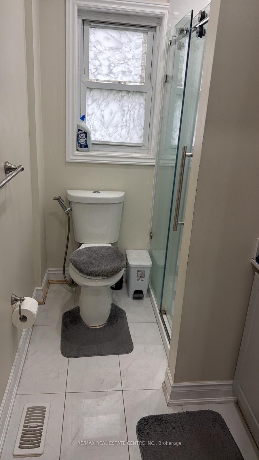 Upper-15 Chelsea Road, Kitchener, ON, N2B 1H7 - 8
