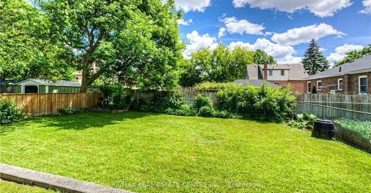 Upper-15 Chelsea Road, Kitchener, ON, N2B 1H7 - 4