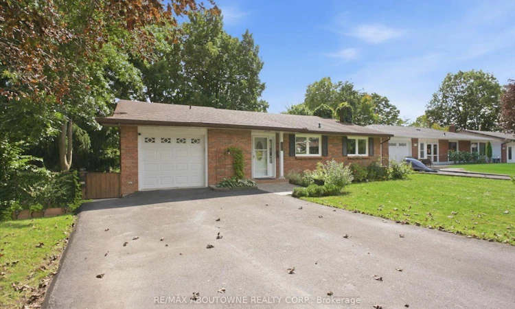 943 Mayfair Crescent
