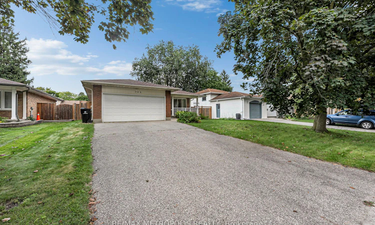 598 Black Oak Crescent
