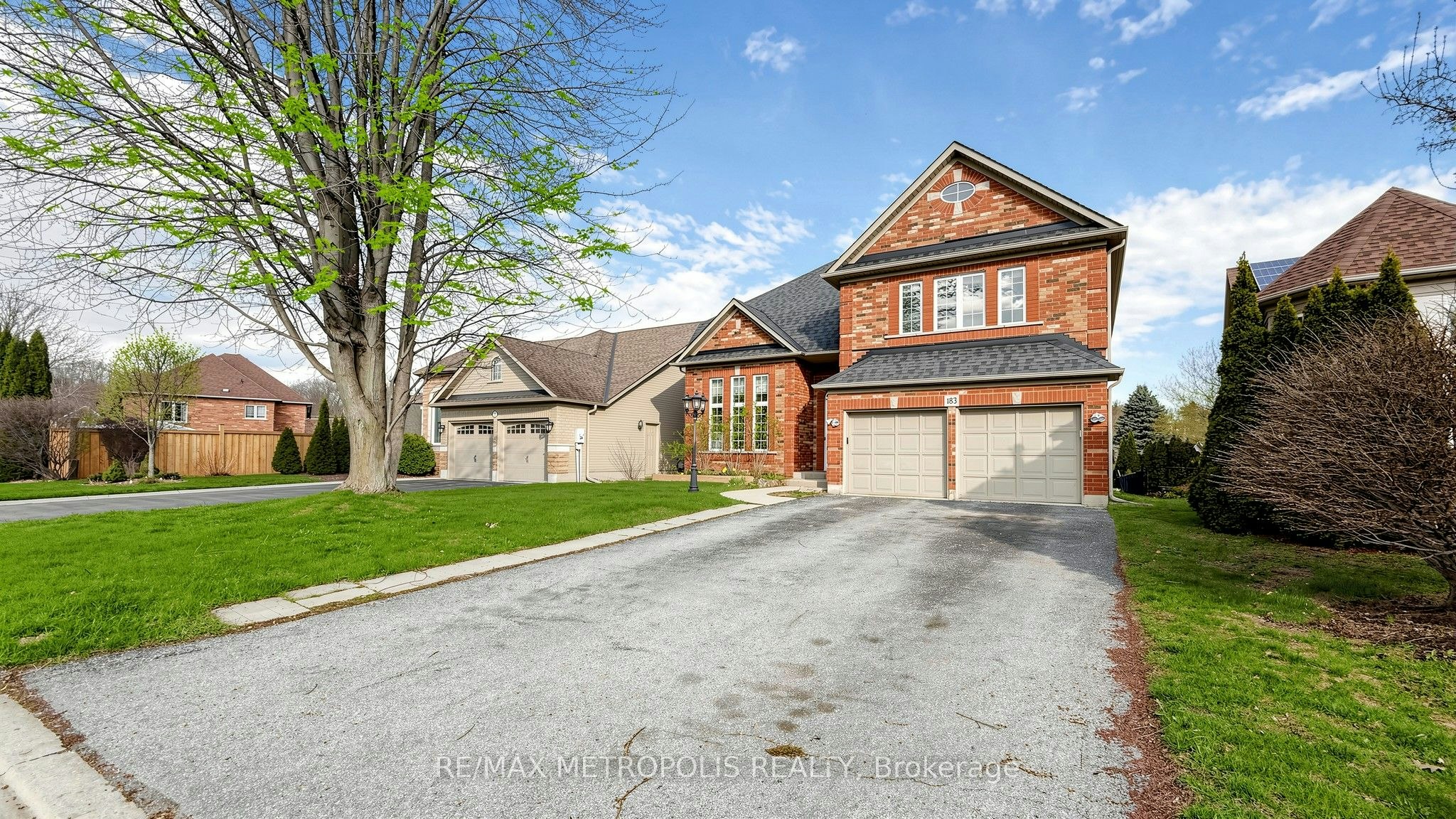 183 Valmont Court, Hamilton, ON, L9G 5A1