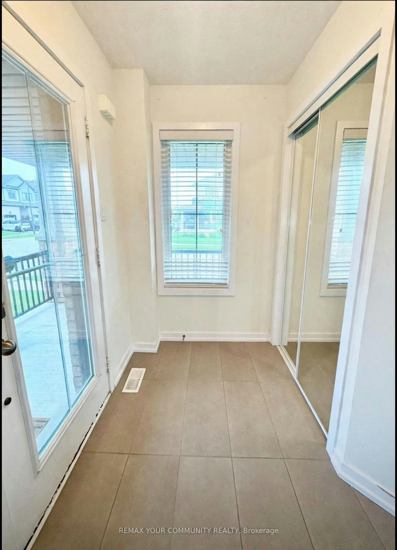 2 Prestwick Street, Hamilton, ON, L8J 0K7 - 6