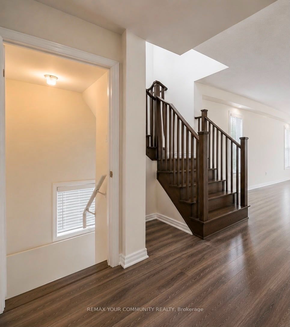 2 Prestwick Street, Hamilton, ON, L8J 0K7 - 7