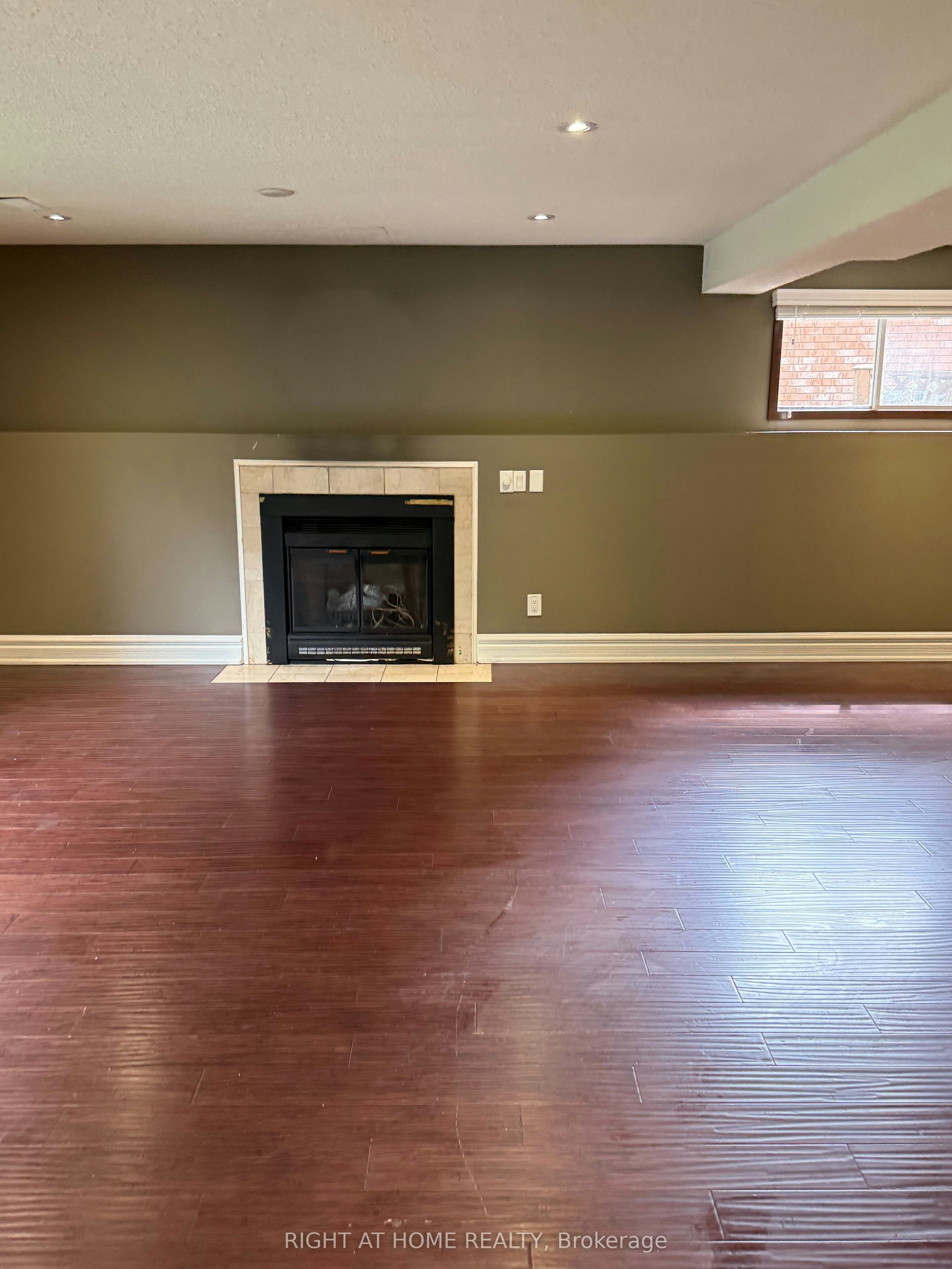 35 Bloomsbury Court, Hamilton, ON, L9G 4L6 - 22