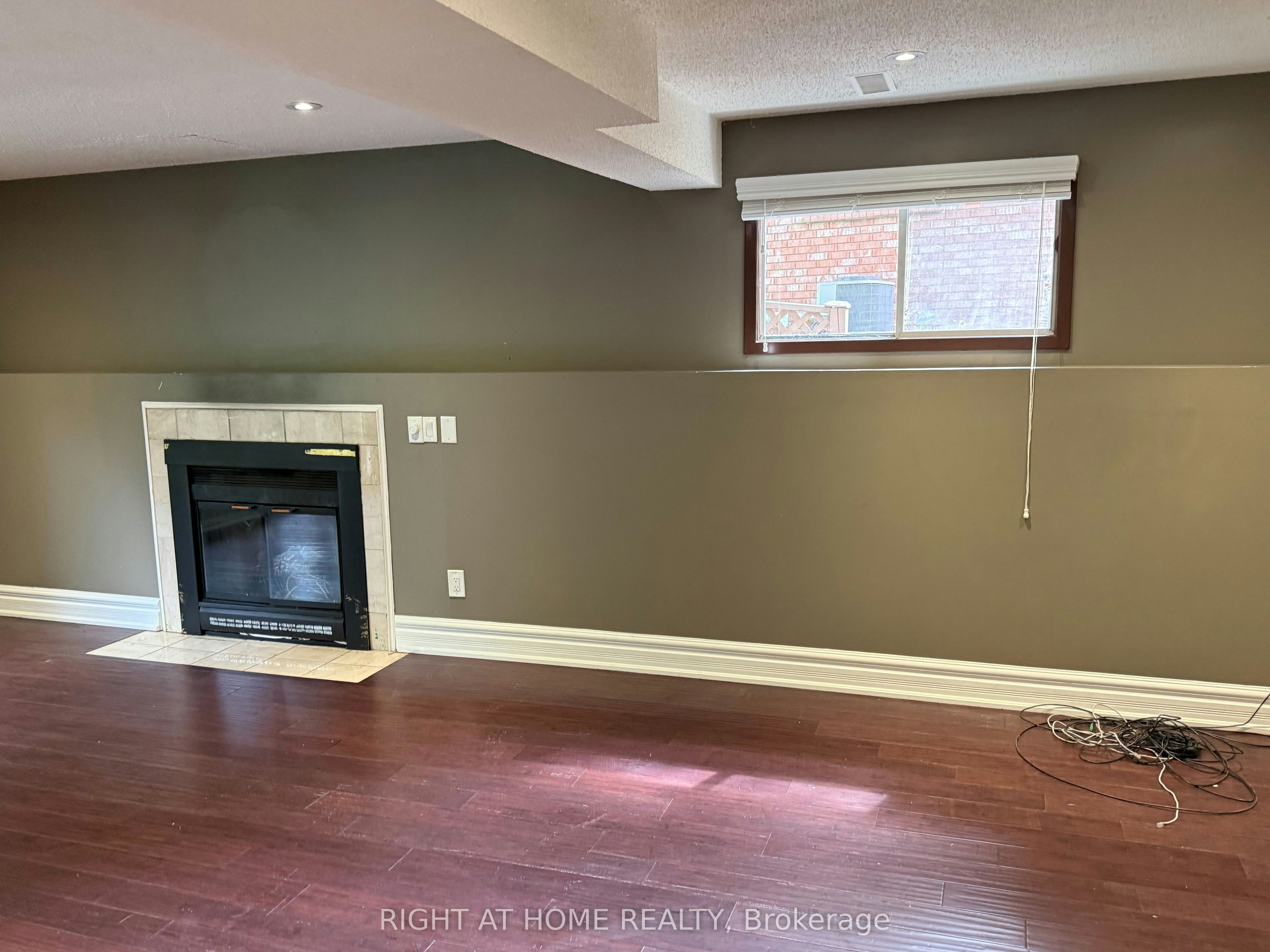 35 Bloomsbury Court, Hamilton, ON, L9G 4L6 - 7
