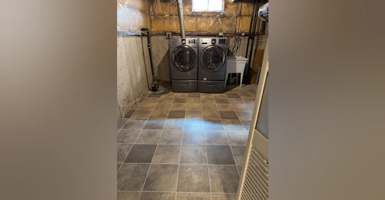 35 Bloomsbury Court, Hamilton, ON, L9G 4L6 - 26