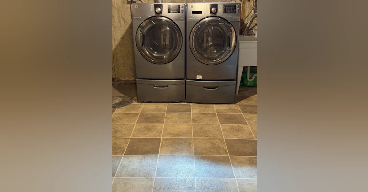 35 Bloomsbury Court, Hamilton, ON, L9G 4L6 - 29