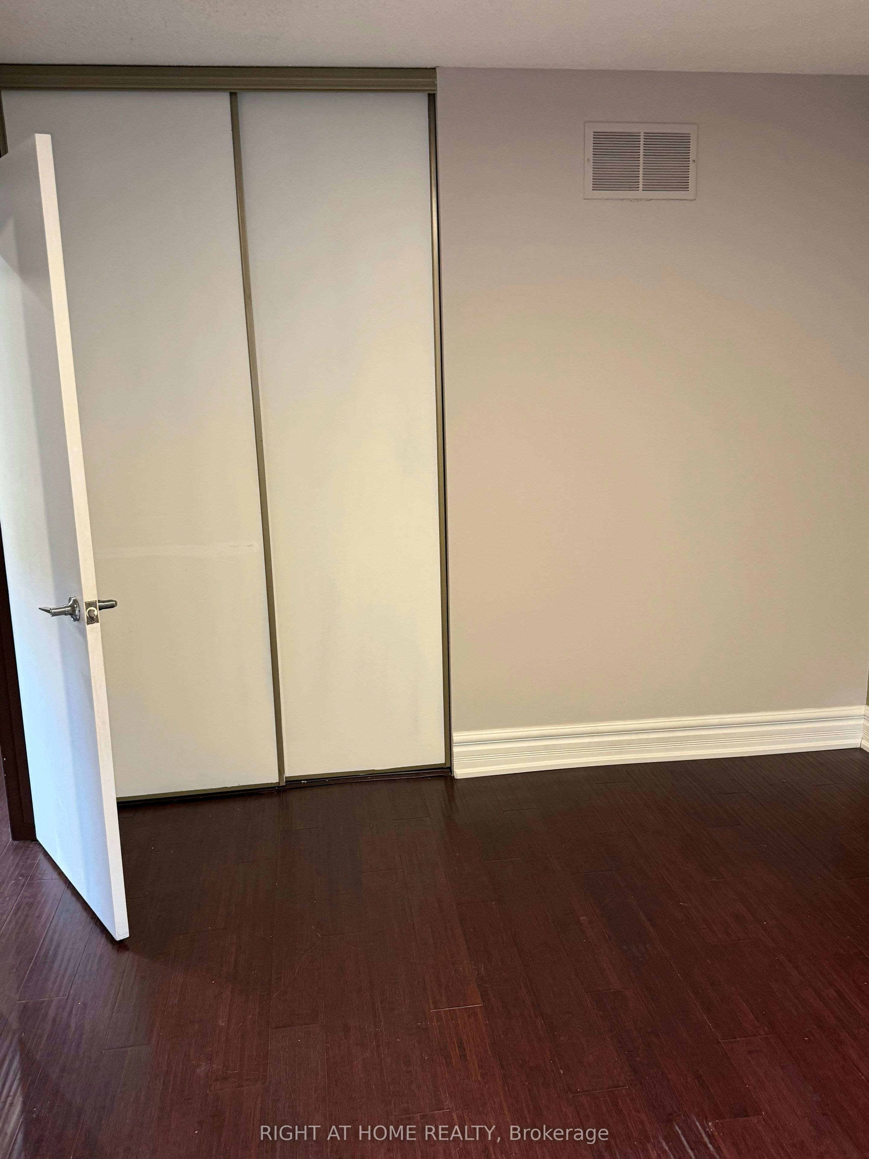 35 Bloomsbury Court, Hamilton, ON, L9G 4L6 - 16