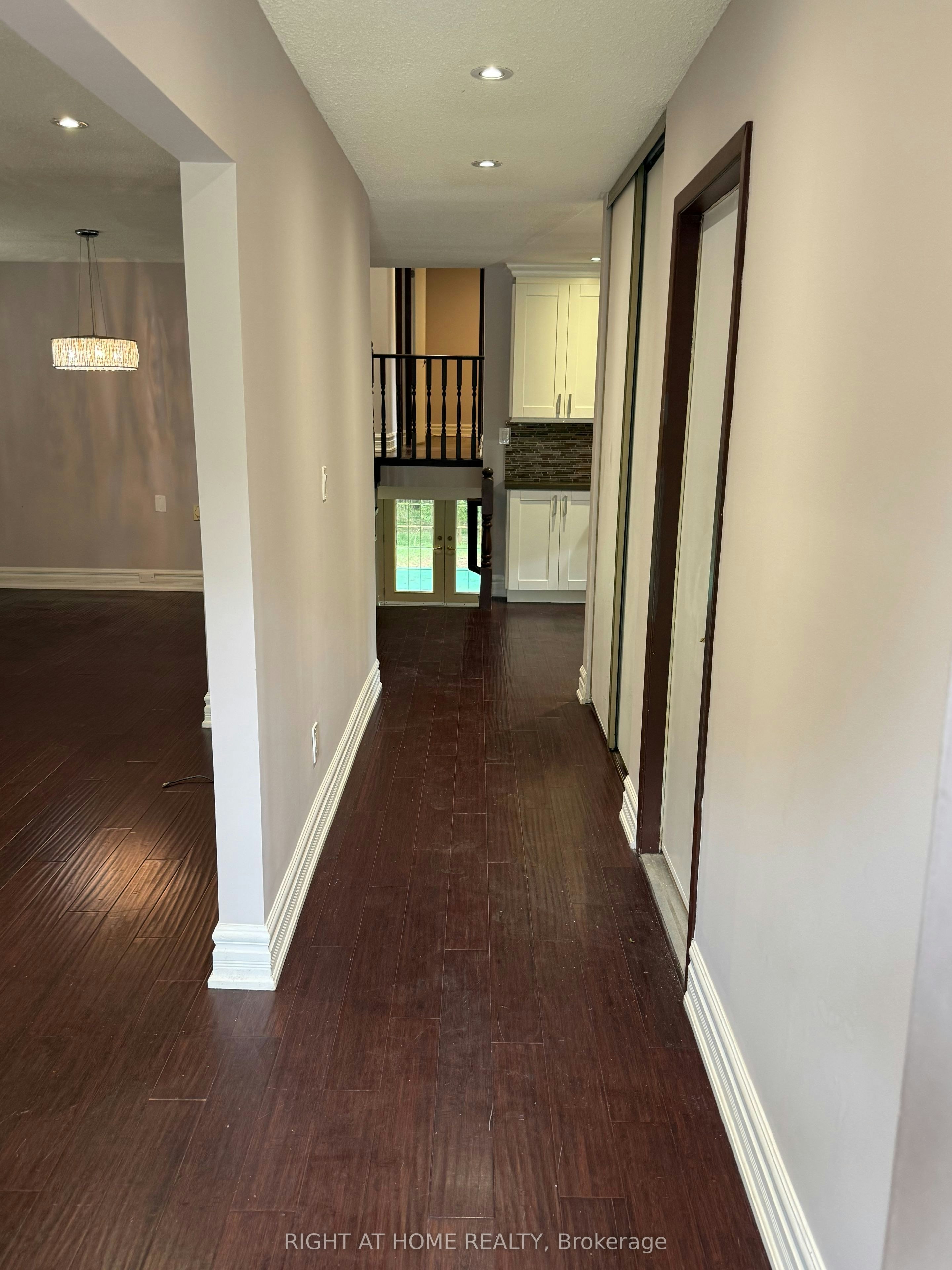 35 Bloomsbury Court, Hamilton, ON, L9G 4L6 - 3