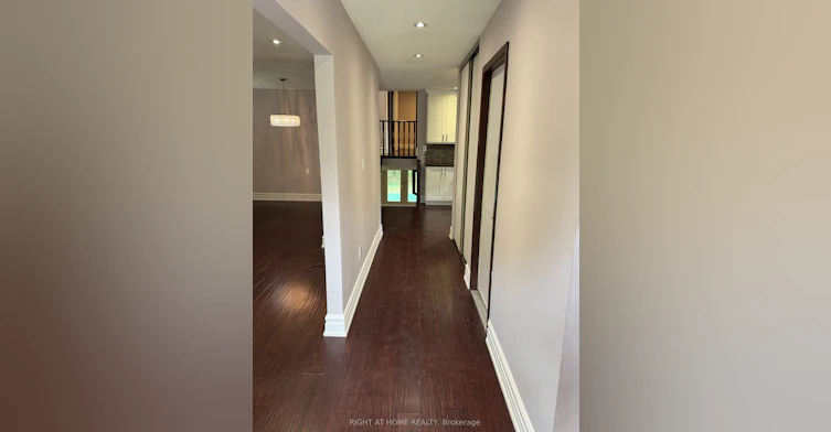 35 Bloomsbury Court, Hamilton, ON, L9G 4L6 - 3
