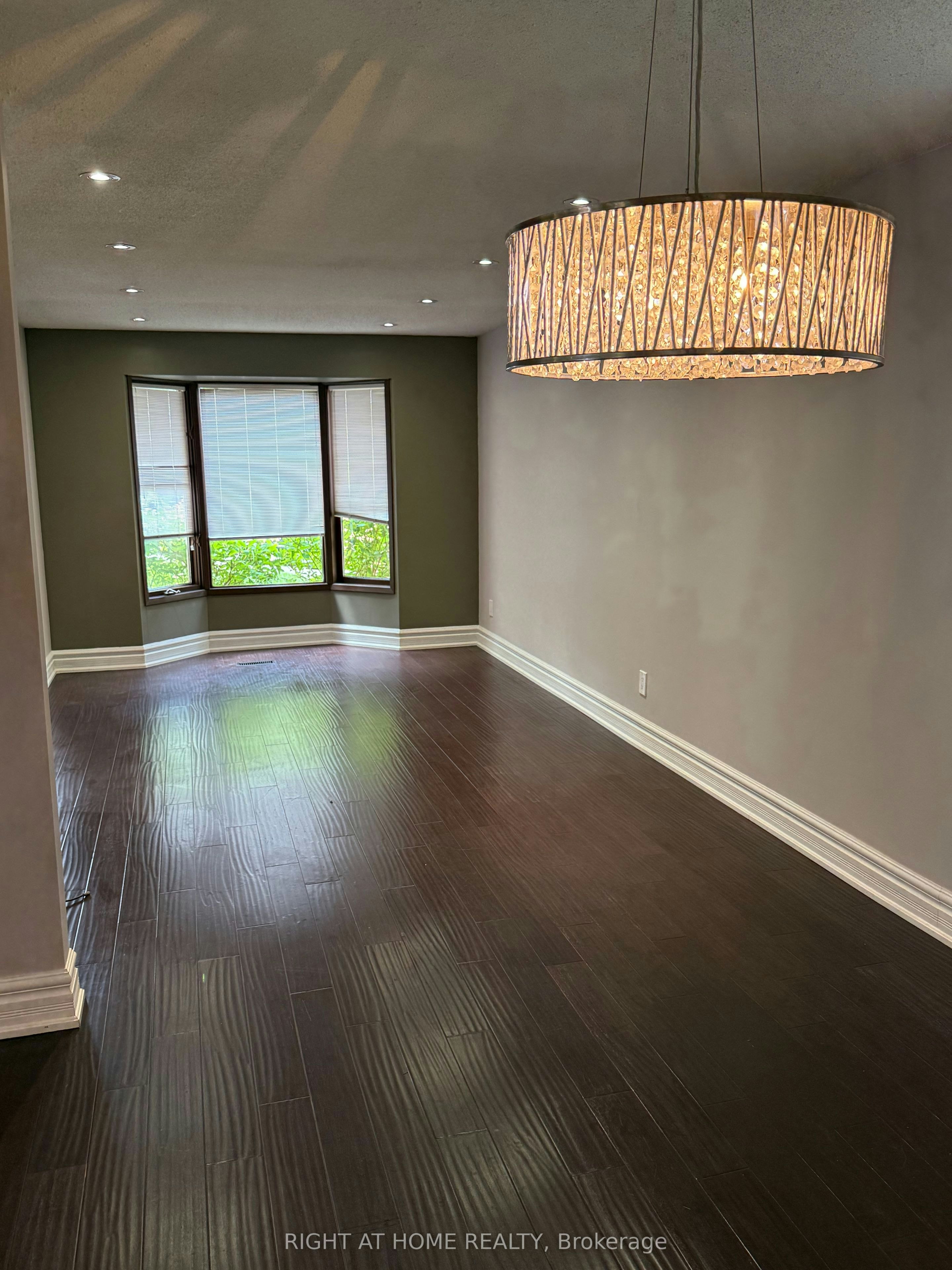 35 Bloomsbury Court, Hamilton, ON, L9G 4L6 - 4