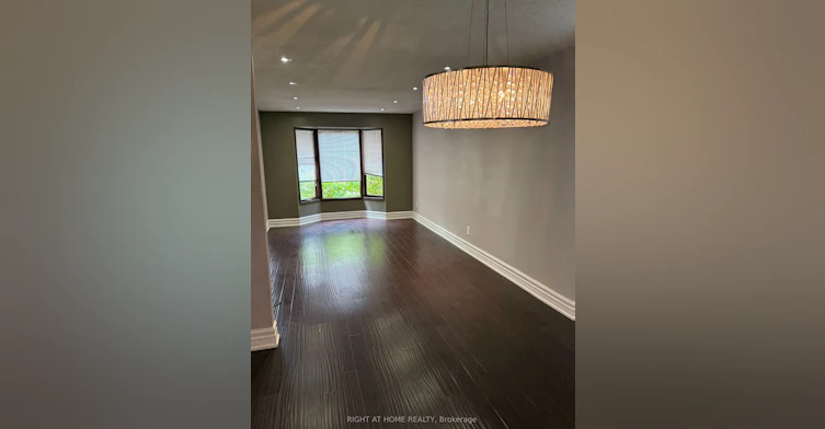 35 Bloomsbury Court, Hamilton, ON, L9G 4L6 - 4