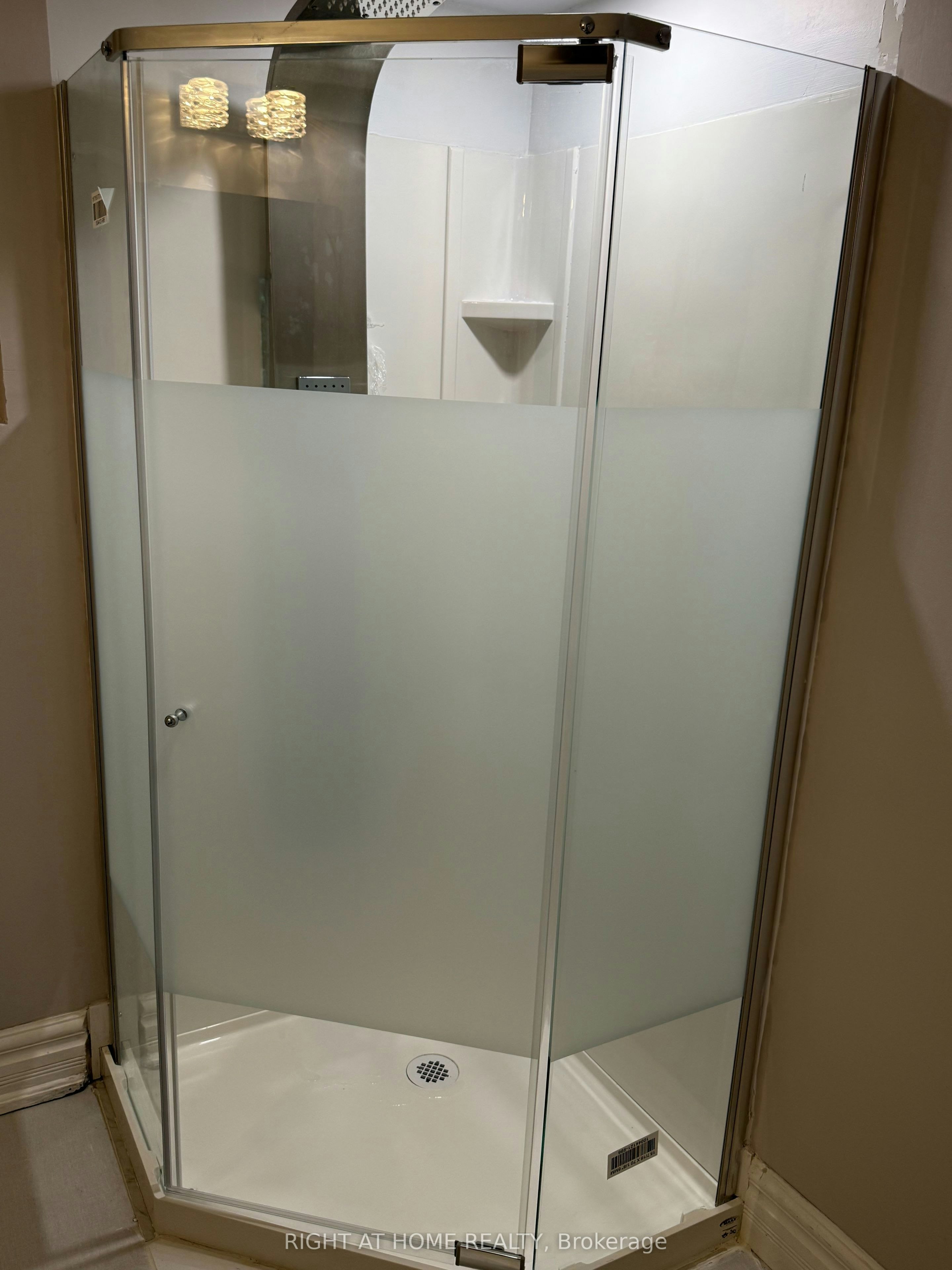 35 Bloomsbury Court, Hamilton, ON, L9G 4L6 - 24