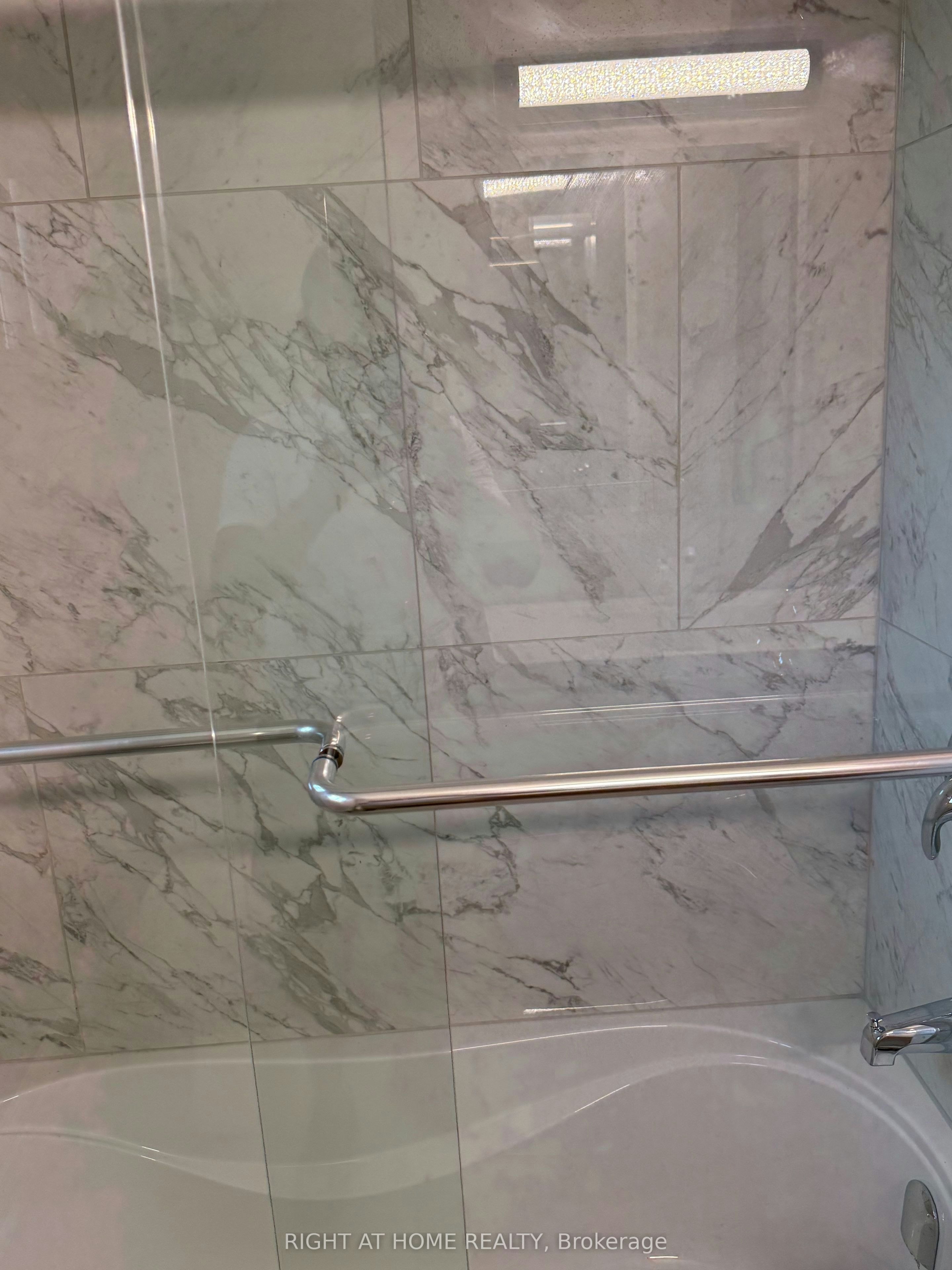 35 Bloomsbury Court, Hamilton, ON, L9G 4L6 - 15